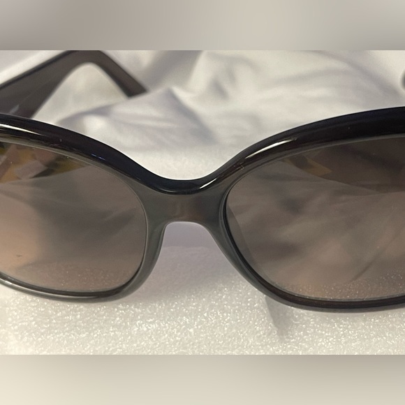 Fendi 😎 Sunglasses - Picture 6 of 10